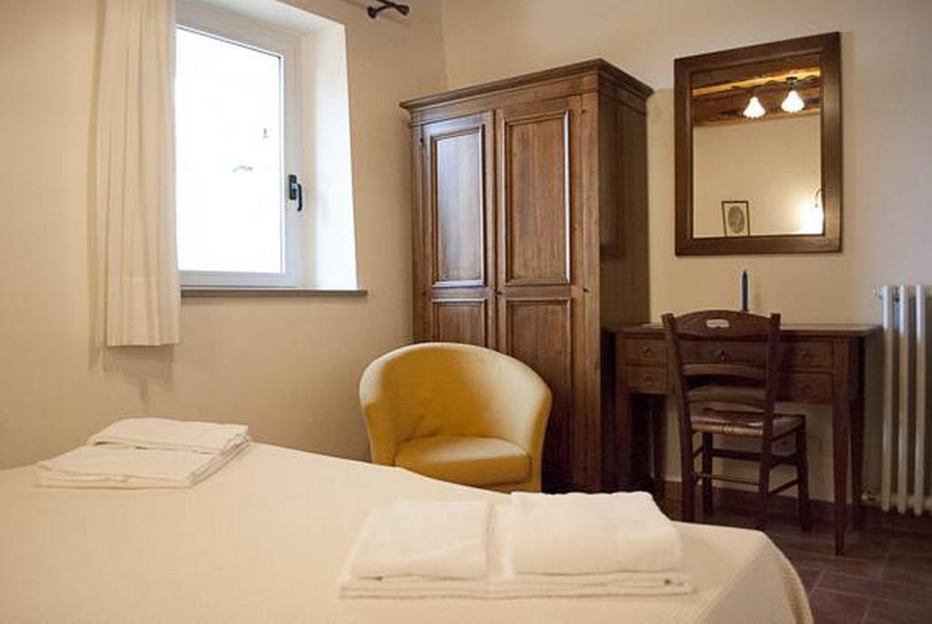 Hostal Il Poggio Delle Ginestre Torgiano Exterior foto